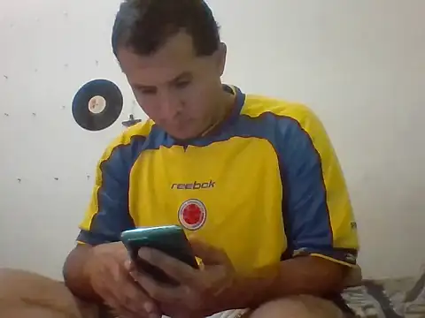 santiii   12 online show from February 5, 2026, 6:15 pm