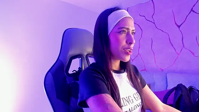 ValkaGrecco online show from November 12, 2025, 2:59 am