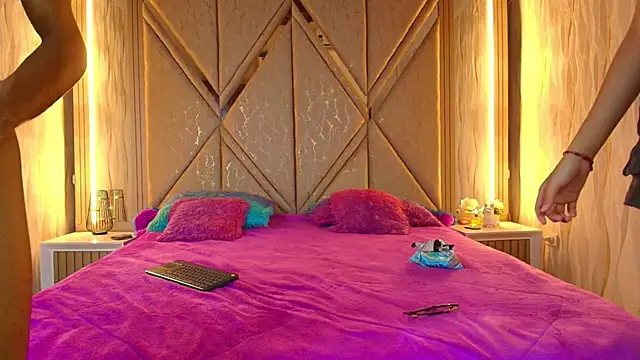 Hotcouple 222 online show from November 8, 2025, 7:34 am