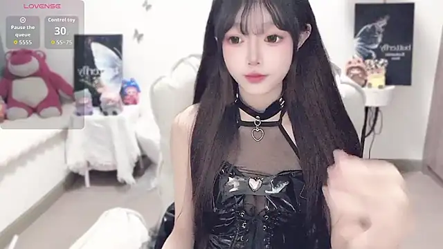 -EEBABY online show from October 31, 2025, 1:08 pm