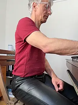 SexyLeon8 online show from April 8, 2026, 8:49 am