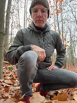 SexyLeon8 online show from November 13, 2025, 1:37 pm