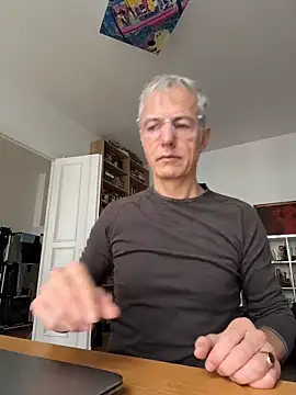 SexyLeon8 online show from November 11, 2025, 8:31 am