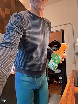 SexyLeon8 online show from December 18, 2025, 8:19 am