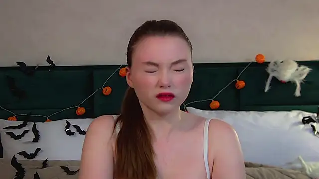 KeiraAsti online show from October 21, 2025, 6:07 pm