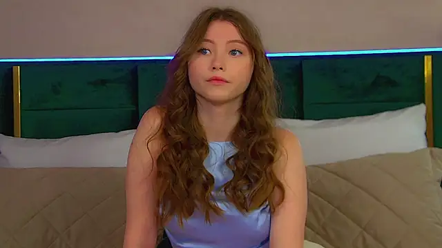 KeiraAsti online show from September 28, 2025, 6:09 am