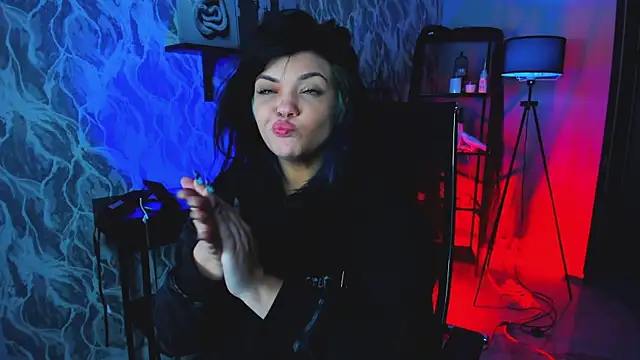 MaryHarrys online show from November 3, 2025, 11:30 pm