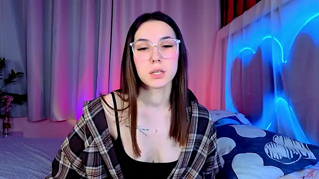 Snapshot of -CindyLou chatting on February 3, 2026, 6:22 am -CindyLou online show from February 3, 2026, 6:22 am