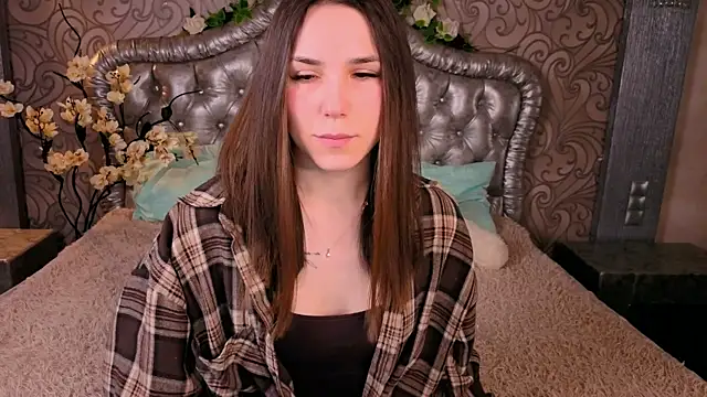 Snapshot of -CindyLou chatting on February 10, 2026, 5:17 am -CindyLou online show from February 10, 2026, 5:17 am