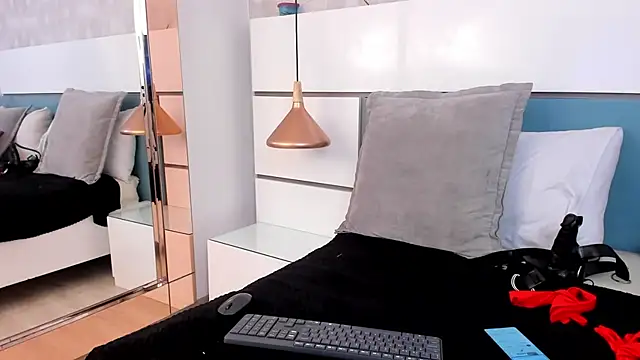 Ashkoreh online show from October 28, 2025, 9:36 pm