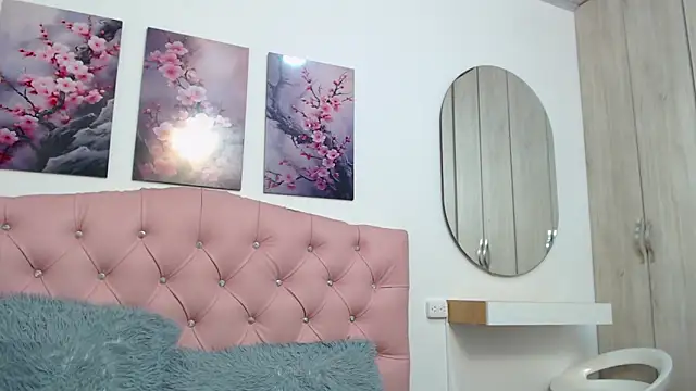 pinky f00x online show from December 19, 2025, 7:05 pm