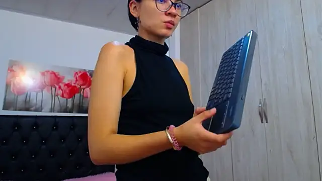 pinky f00x online show from January 7, 2026, 7:30 pm