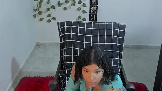 chloe kisses online show from October 28, 2025, 11:42 am