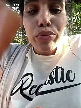 Snapshot of Bella__Wood chatting on October 6, 2025, 8:53 pm Bella  Wood online show from October 6, 2025, 8:53 pm