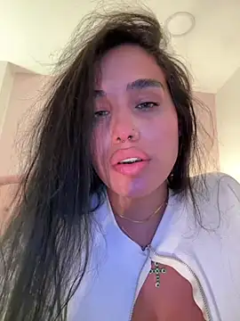 Snapshot of Bella__Wood chatting on June 30, 2026, 9:26 pm Bella Wood online show from June 30, 2026, 9:26 pm