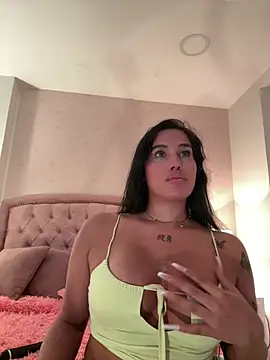 Bella  Wood online show from February 27, 2026, 11:04 pm