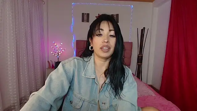 hannagomez 24 online show from March 3, 2026, 12:28 am