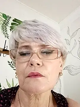 Catty Lady online show from September 14, 2025, 5:35 pm