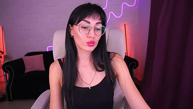 EviLune online show from December 4, 2025, 9:58 pm