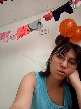 lareinalareinadelanal online show from October 26, 2025, 1:44 pm