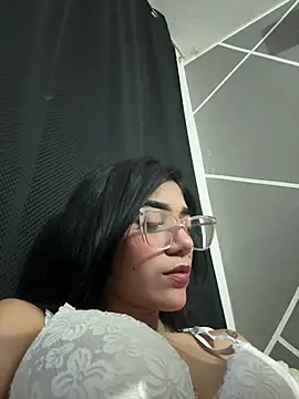 Snapshot of ElaRose_12 chatting on April 28, 2026, 6:01 pm ElaRose 12 online show from April 28, 2026, 6:01 pm