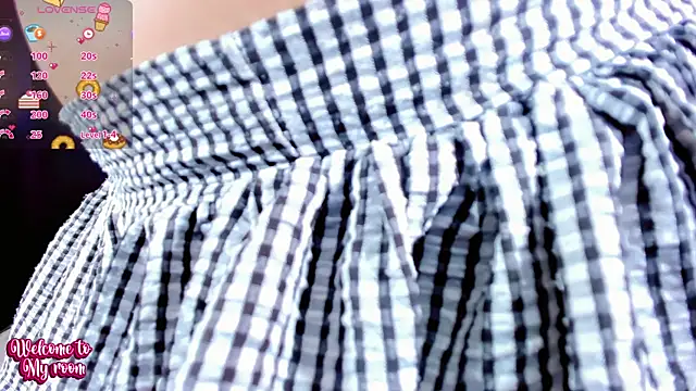 LiaFernandaa online show from November 10, 2025, 2:11 pm