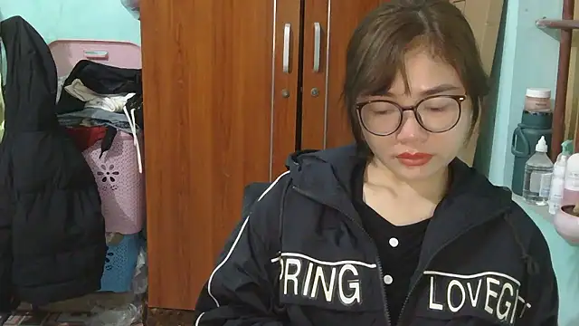 Uhem112 online show from November 24, 2025, 12:32 am