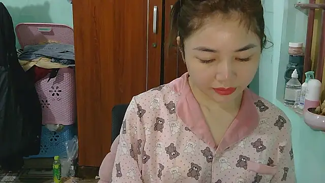 Uhem112 online show from November 13, 2025, 3:21 am