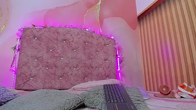 Snapshot of violet_taylor_ chatting on December 18, 2025, 2:27 am violet taylor online show from December 18, 2025, 2:27 am