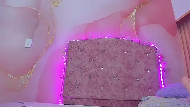 Snapshot of violet_taylor_ chatting on February 16, 2026, 2:21 am violet taylor online show from February 16, 2026, 2:21 am