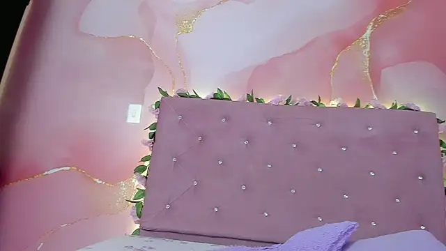 violet taylor  online show from May 15, 2026, 2:20 am