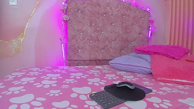 Snapshot of violet_taylor_ chatting on February 27, 2026, 2:12 am violet taylor online show from February 27, 2026, 2:12 am