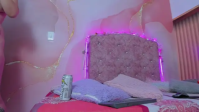 Snapshot of violet_taylor_ chatting on December 19, 2025, 2:26 am violet taylor online show from December 19, 2025, 2:26 am