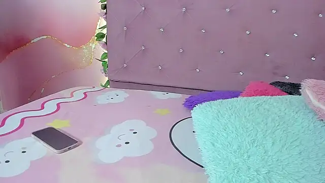 violet taylor  online show from April 14, 2026, 2:16 am