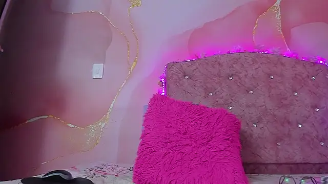 Snapshot of violet_taylor_ chatting on February 21, 2026, 2:35 am violet taylor online show from February 21, 2026, 2:35 am