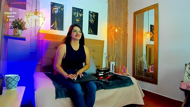  samanthaa foxx online show from September 30, 2025, 11:05 am