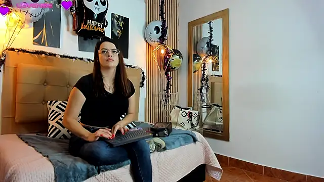  samanthaa foxx online show from October 17, 2025, 11:23 am