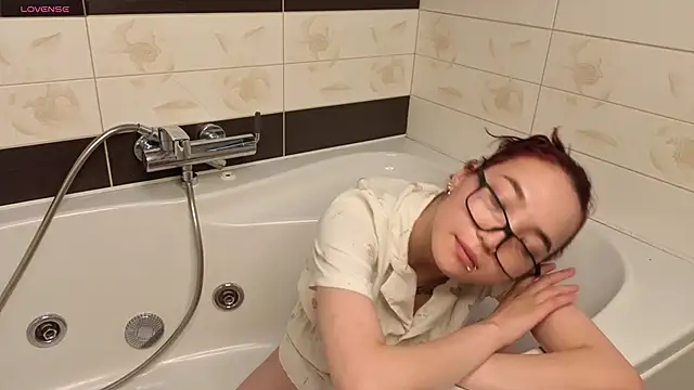 OdetteBiddy online show from September 14, 2025, 9:59 pm