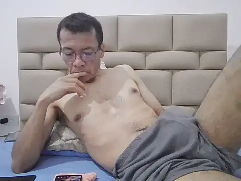 skinnylatino51 online show from November 16, 2025, 1:21 am