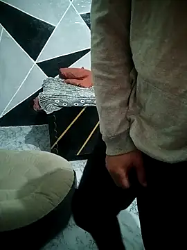 Kartikkartik8595 online show from November 27, 2025, 9:26 pm