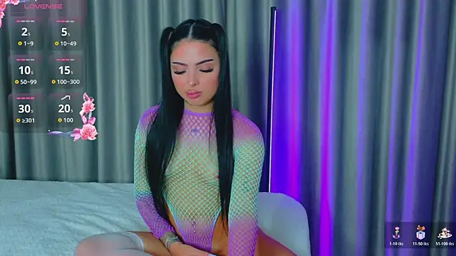 AshleyEttheenn online show from November 18, 2025, 5:27 pm