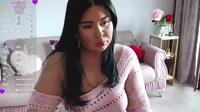 oliviathea online show from September 26, 2025, 8:10 am