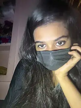 umairahaasan 1 online show from April 28, 2026, 10:19 am