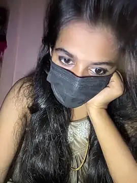 umairahaasan 1 online show from April 15, 2026, 10:10 am