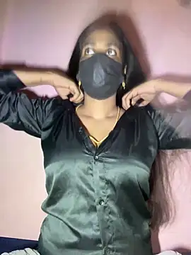 umairahaasan 1 online show from April 9, 2026, 9:48 am