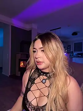 OriannaFox online show from December 17, 2025, 9:09 pm