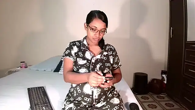 indiansweetflava online show from April 6, 2026, 4:57 am