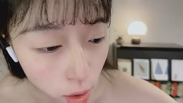 Snapshot of Onechestnut chatting on May 17, 2026, 3:50 am Onechestnut online show from May 17, 2026, 3:50 am