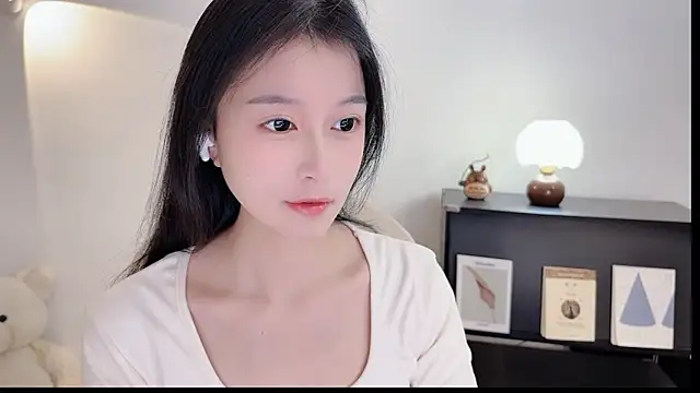 Onechestnut online show from October 28, 2025, 6:23 am