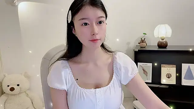 Onechestnut online show from November 26, 2025, 6:24 am